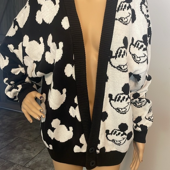 Vintage 90’s Micky Mouse Black & White Cardigan Made in USA 🇺🇸 - Picture 5 of 11